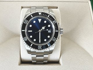 Reloj Deportivo Automático de Acero Marca Suiza