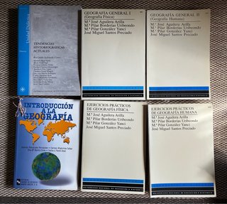 Lote de libros de Geografía de la UNED