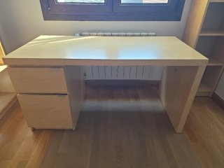 Mesa de estudio de madera