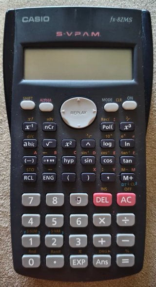 Calculadora Científica Casio fx-82MS