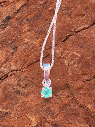 Colgante de Plata con Esmeralda Natural