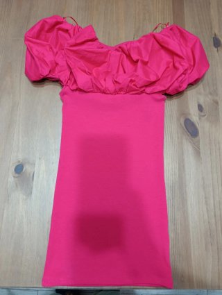 Vestido Zara rosa con volante.
