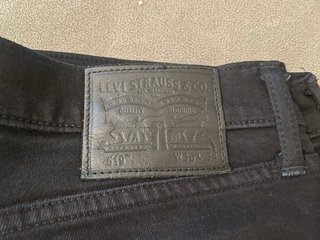 Vaqueros Levi's 519 Negros