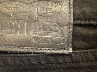 Vaqueros Levi's 519 Negros