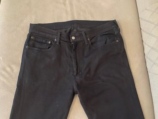 Vaqueros Levi's 519 Negros