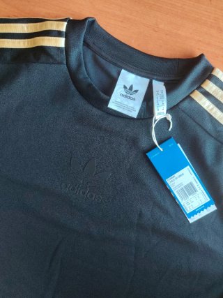 Sudadera Adidas Originals Chile 20 Negra y Dorada