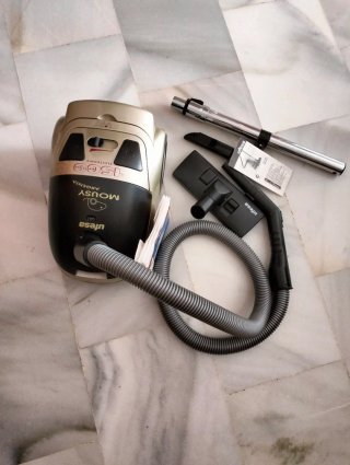 Aspiradora Ufesa Mousy Argenta 1500W