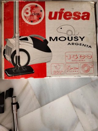 Aspiradora Ufesa Mousy Argenta 1500W