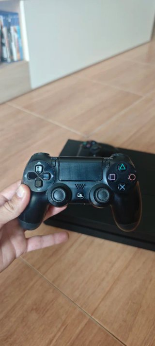 PS4 Slim (PlayStation 4) Negra Prácticamente nueva