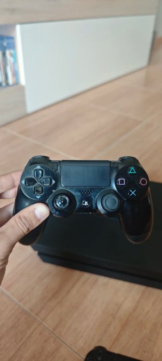 PS4 Slim (PlayStation 4) Negra Prácticamente nueva