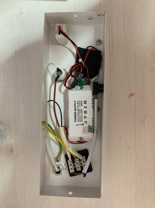 Aplique de pared para cama con cargador