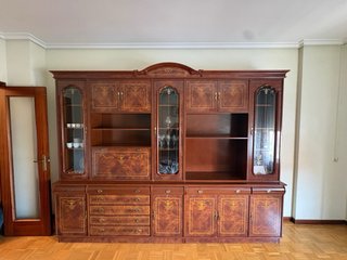 Mueble de salón madera y cristal
