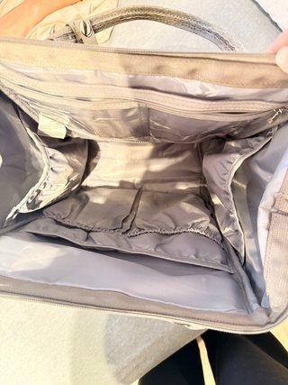 Mochila cambiador bebé gris