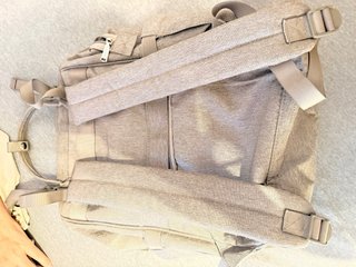 Mochila cambiador bebé gris
