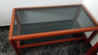 Mesas auxiliares de cristal y madera