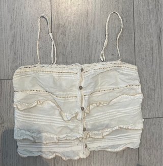 Top Blanco con Botones y Volantes