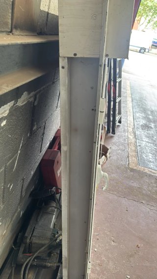 Ventana de aluminio blanca