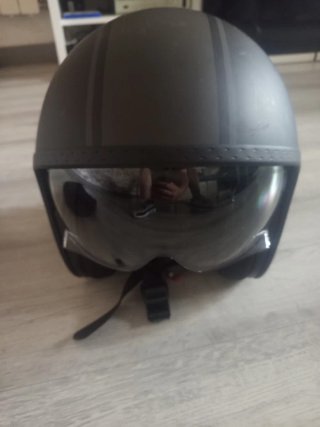 Casco Jet Talla M.. Negro con Visera