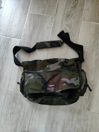 Mochila Eastpak Ordenador Camuflaje