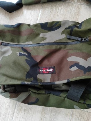 Mochila Eastpak Ordenador Camuflaje