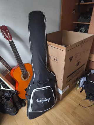 Bajo Epiphone Thunderbird Rojo