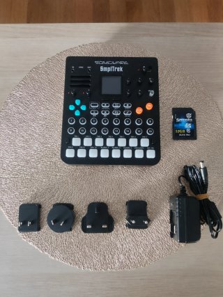 Sonicware SmplTrek