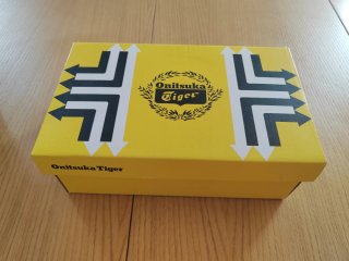 Bolsa y Cajas Onitsuka Tiger