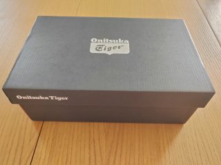Bolsa y Cajas Onitsuka Tiger