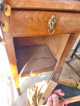Armario pequeño de madera