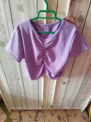 Camiseta Morada con Fruncido