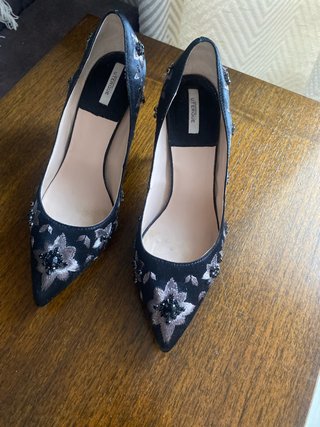 Zapatos de tacón Uterqüe negros