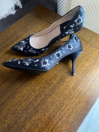 Zapatos de tacón Uterqüe negros