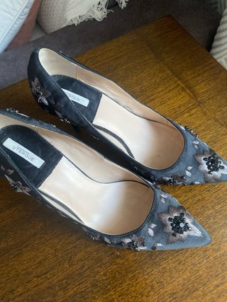 Zapatos de tacón Uterqüe negros