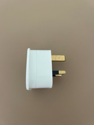 Adaptador Enchufe Europeo a Inglés