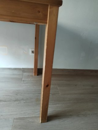 Mesa de comedor con 4 sillas de madera