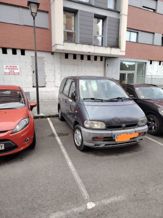 Nissan Serena 2000 motos asmoferico