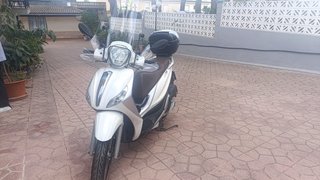 Piaggio Medley 125cc con baúl y visera