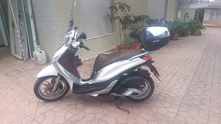 Piaggio Medley 125cc con baúl y visera