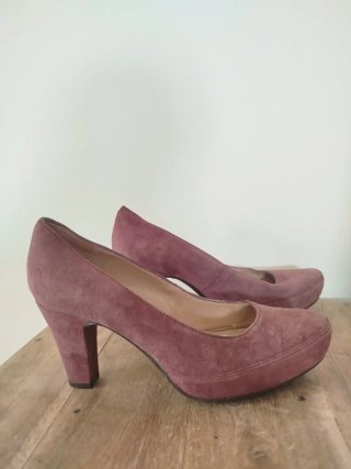 Zapatos de tacón ante morado