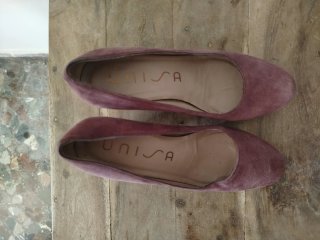 Zapatos de tacón ante morado