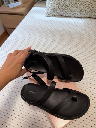 Sandalias planas negras