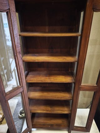 Vitrina expositor madera teca con puertas de crist