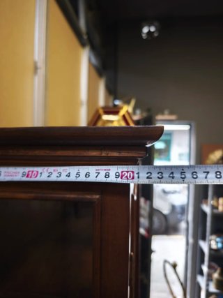 Vitrina expositor madera teca con puertas de crist