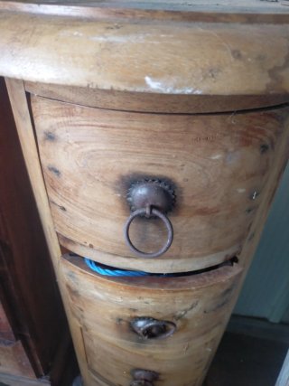 Cajonera Colonial de Madera Maciza