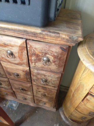 Cajonera Colonial de Madera Maciza