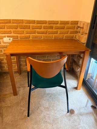 Mesa de Madera Maciza y Silla Vintage