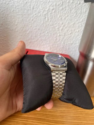 Reloj Casio Plateado con Esfera Azul