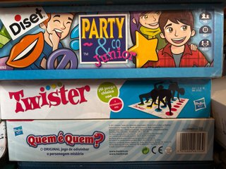 Lote de 3 Juegos de Mesa: Party & Co, Twister