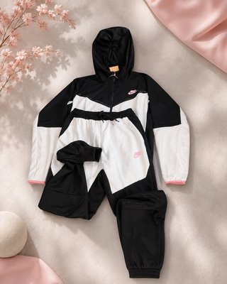 Conjunto Deportivo Nike Negro y Blanco