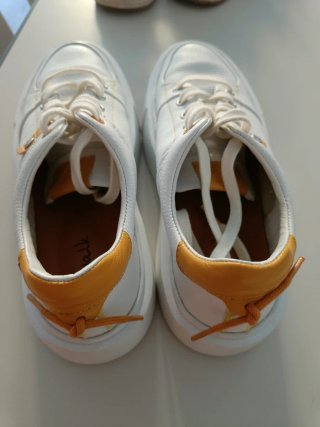 Bambas Blancas con tono amarillo